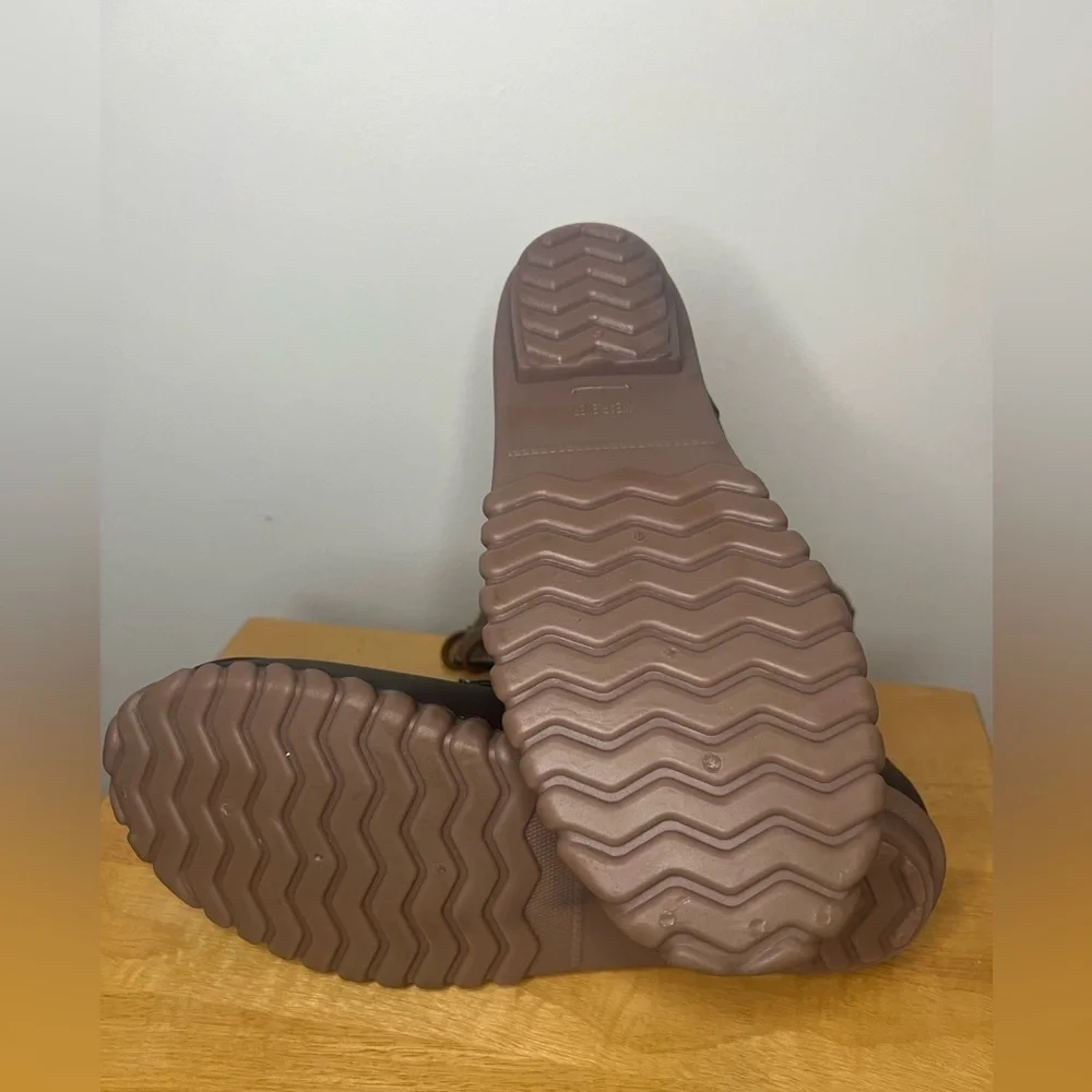 WEAR EVER New Women’s duck boots, Size 9, Color Brown All weather proof